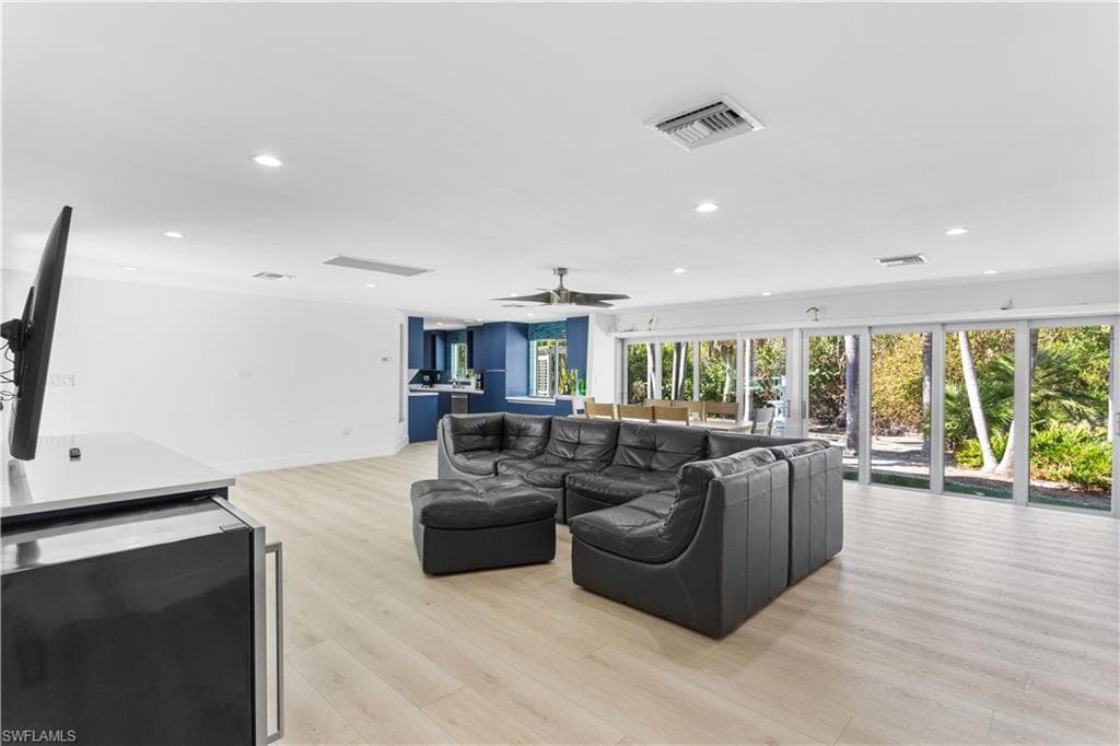 240 Southwinds DR-6