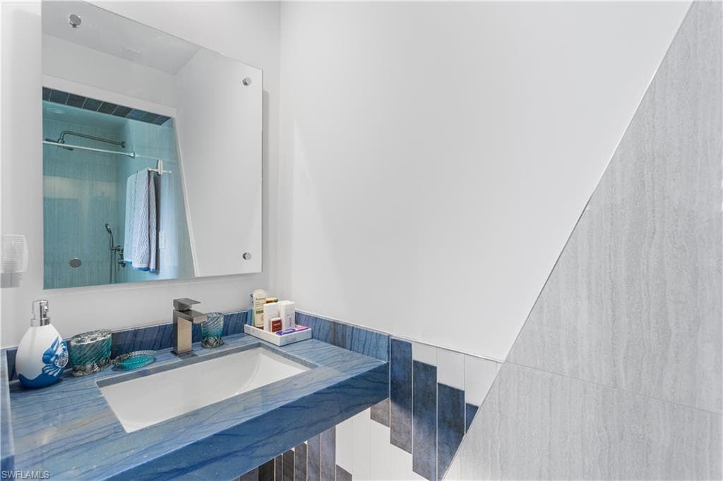 240 Southwinds DR-26