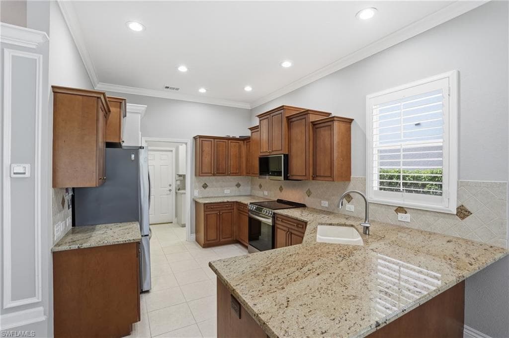 6039 Fairway CT-10