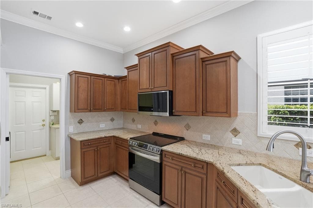 6039 Fairway CT-11