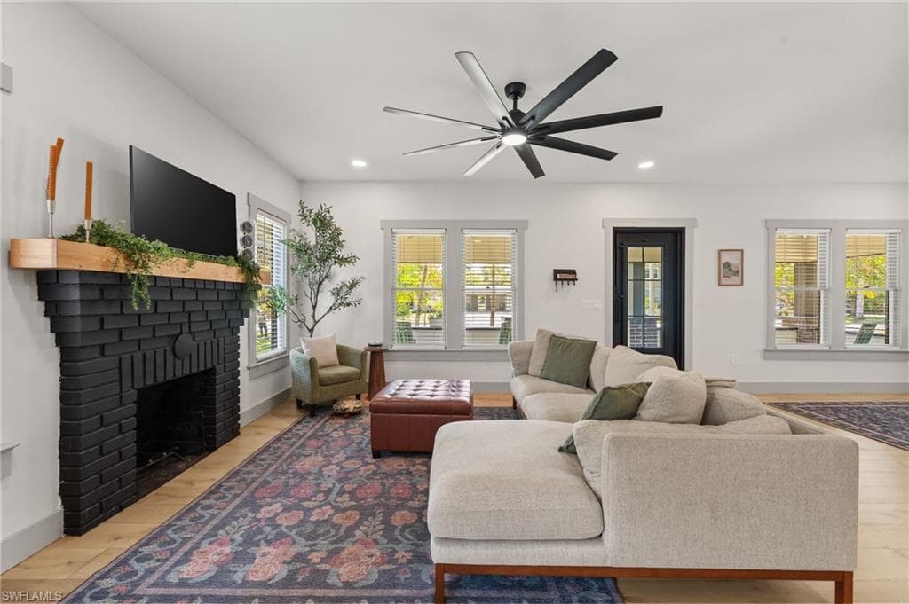 2647 Michigan AVE-6