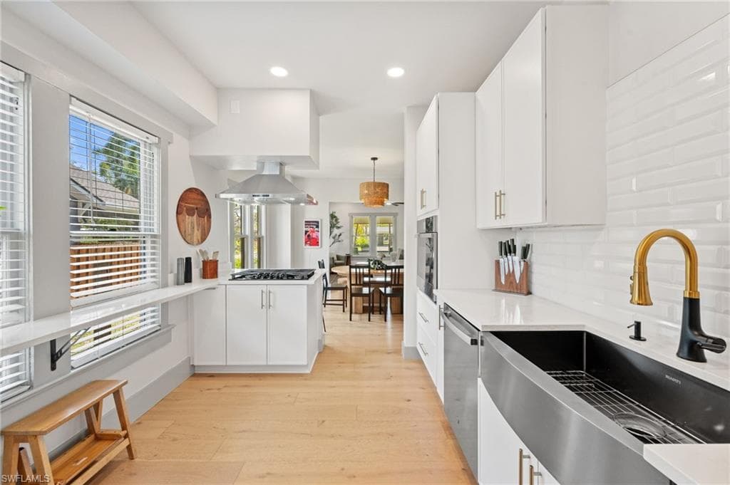 2647 Michigan AVE-17