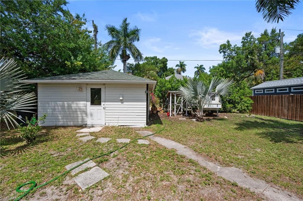 2647 Michigan AVE-33