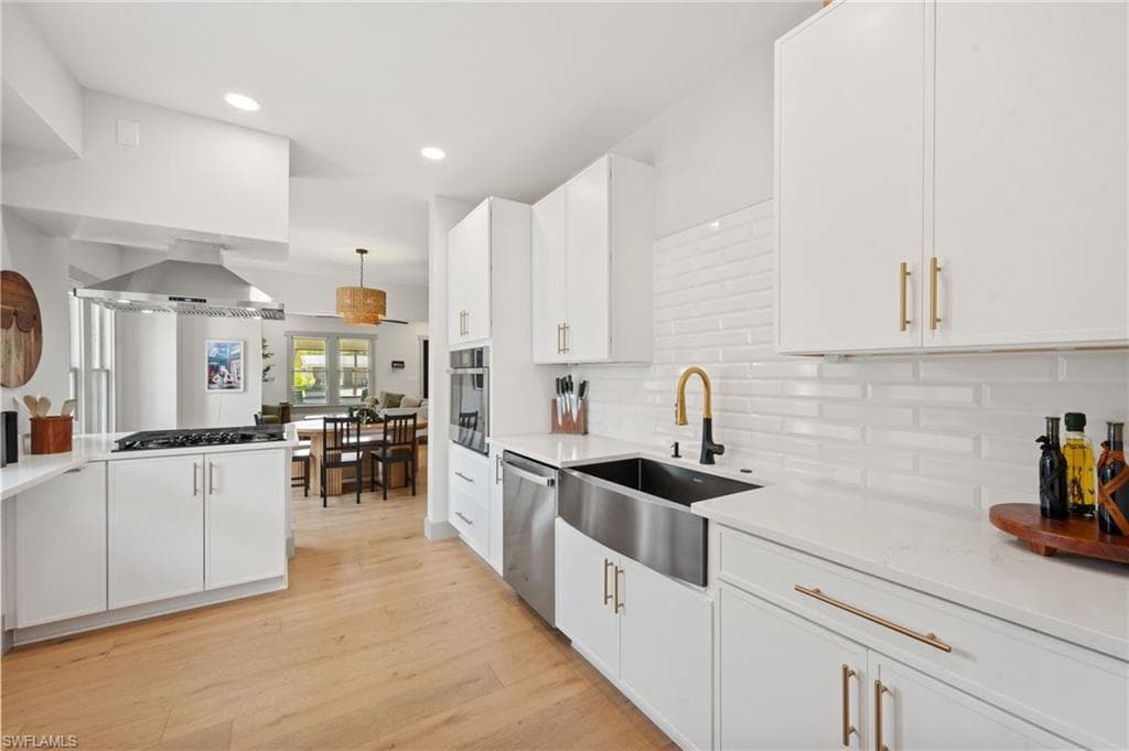 2647 Michigan AVE-18