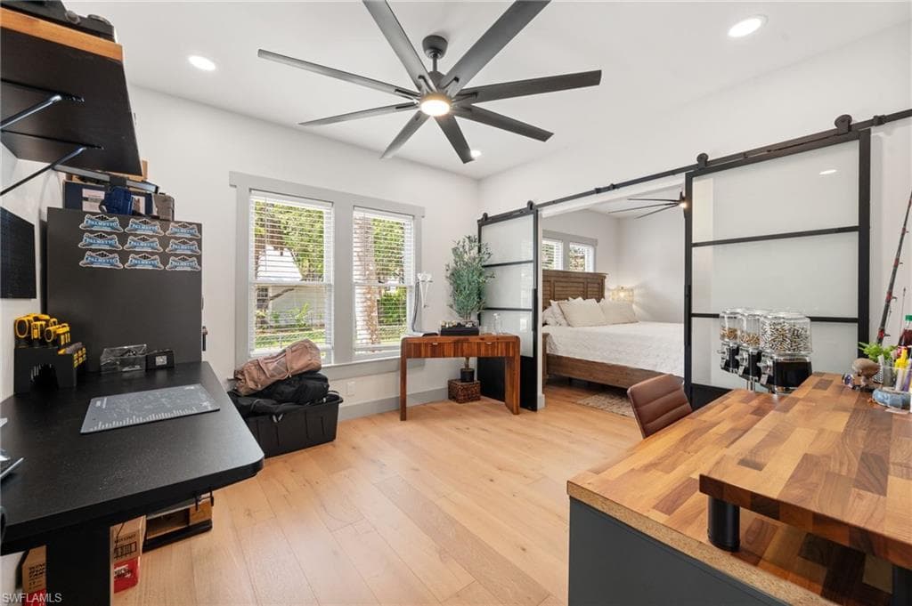 2647 Michigan AVE-19