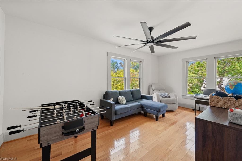 2647 Michigan AVE-25