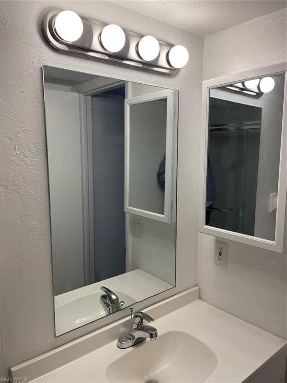4906 Victoria DR 313-25