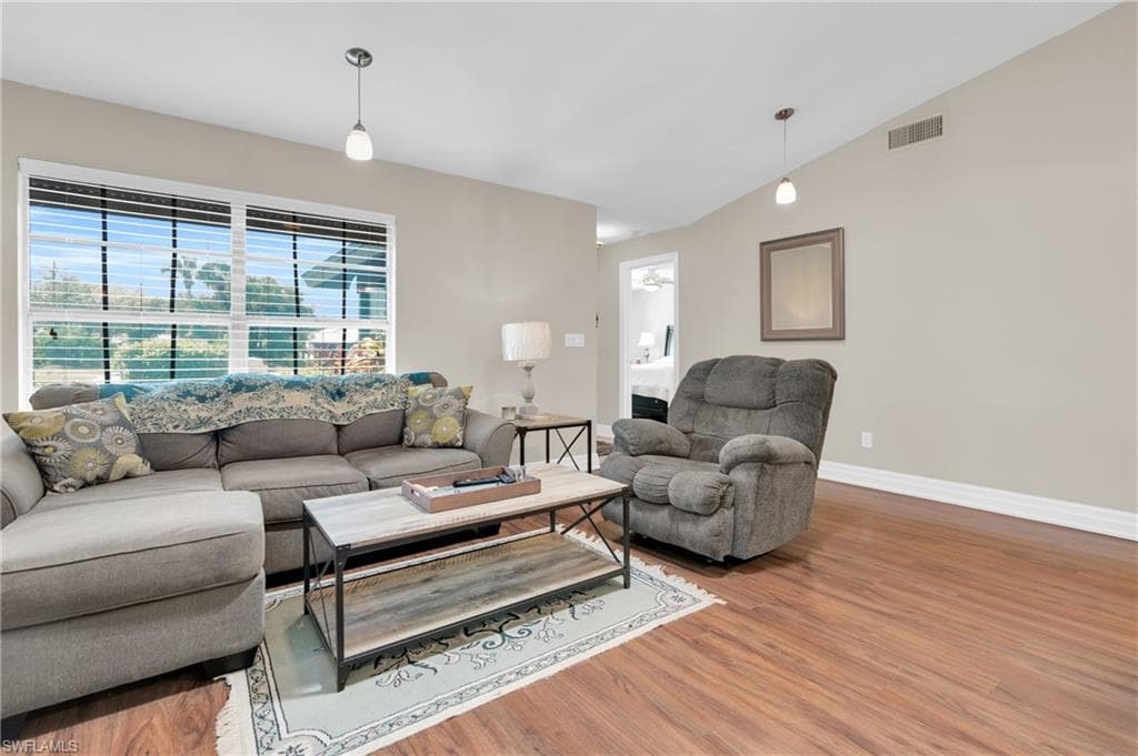 10438 Lakeport CT-6