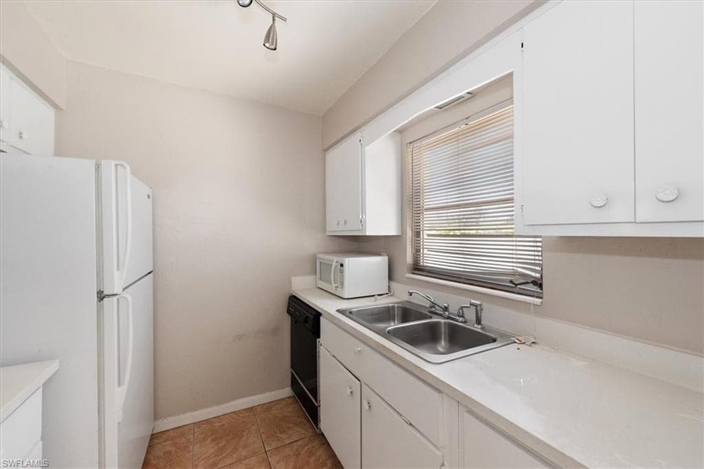 712 Joel BLVD-14