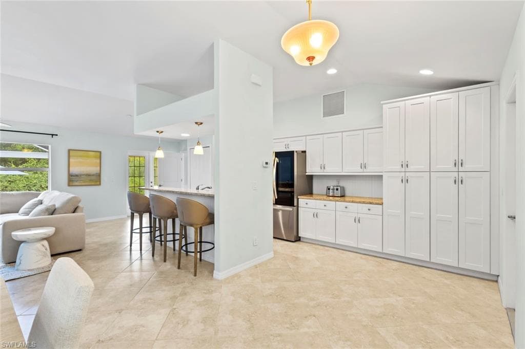 11693 OAKLAND DR-10