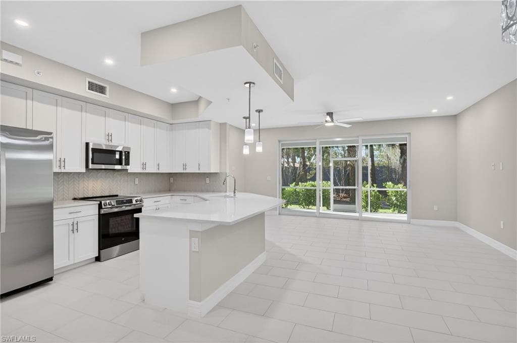 286 Indies DR E 101-2