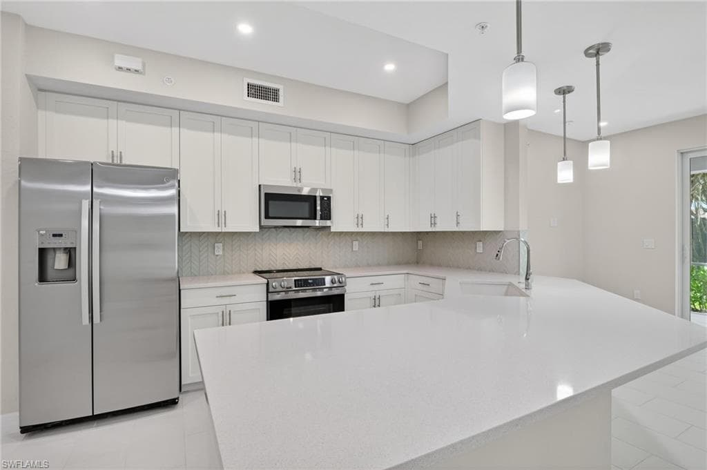 286 Indies DR E 101-6