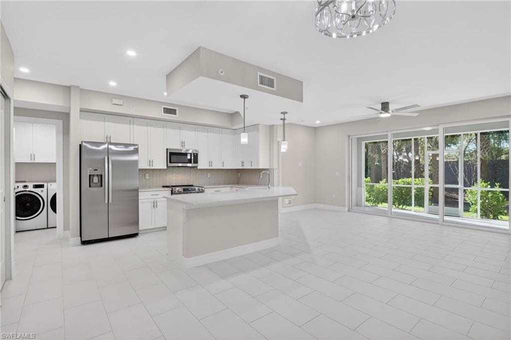 286 Indies DR E 101-3