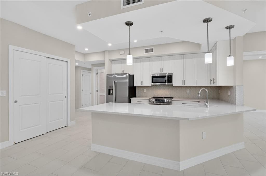 286 Indies DR E 101-5