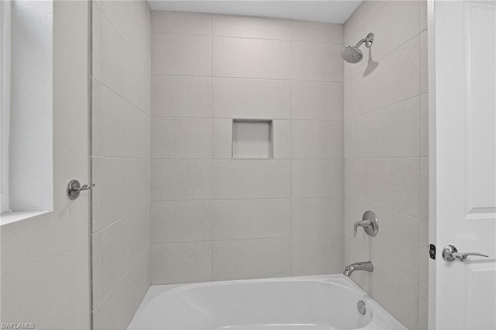286 Indies DR E 101-14