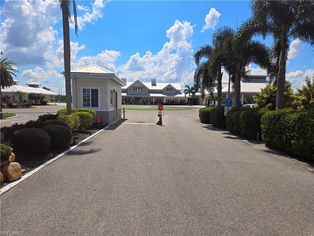 450 N Snead DR-32