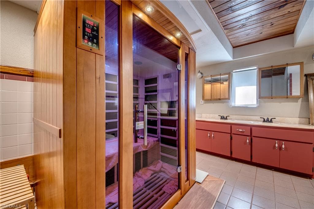 5121 Muddy LN-17
