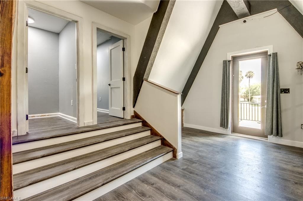 5121 Muddy LN-22