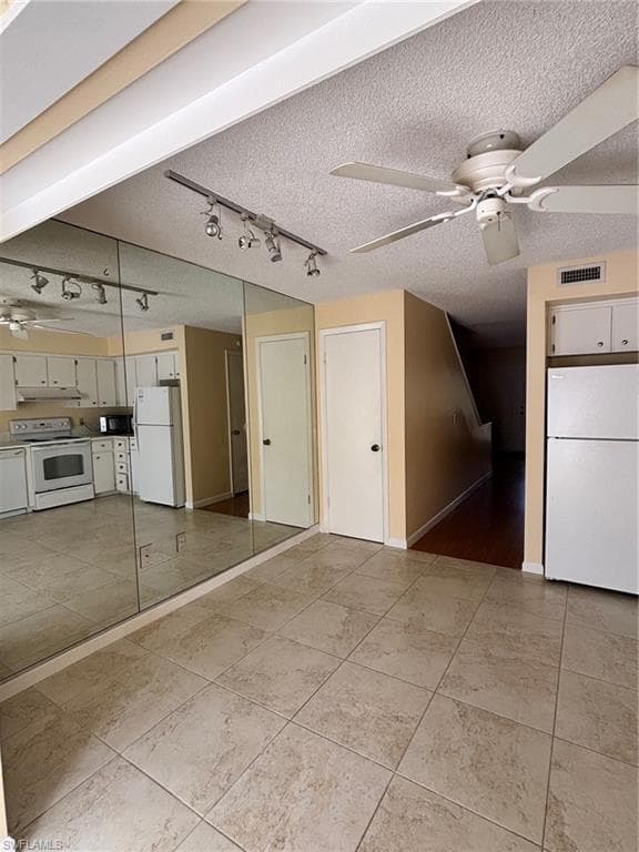 296 4th AVE S 296-6