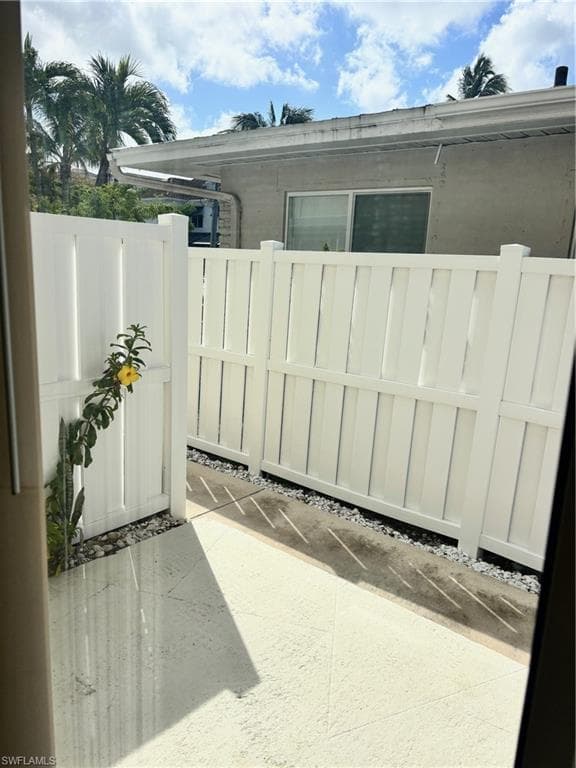 296 4th AVE S 296-18
