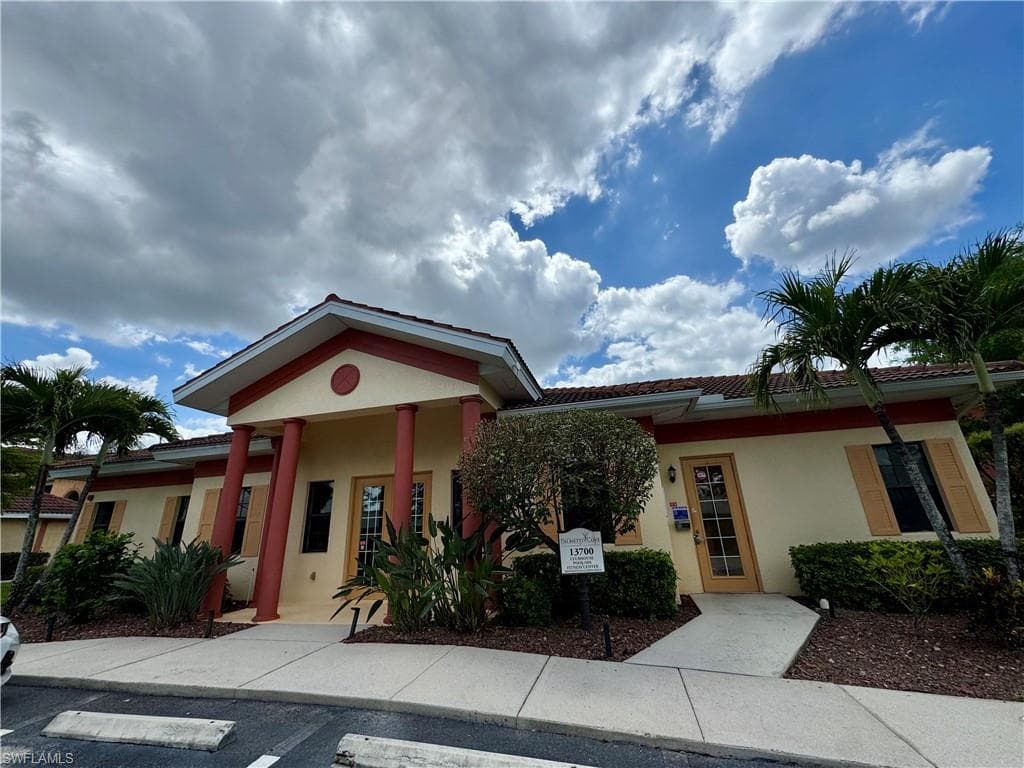 13761 Julias WAY 311-32