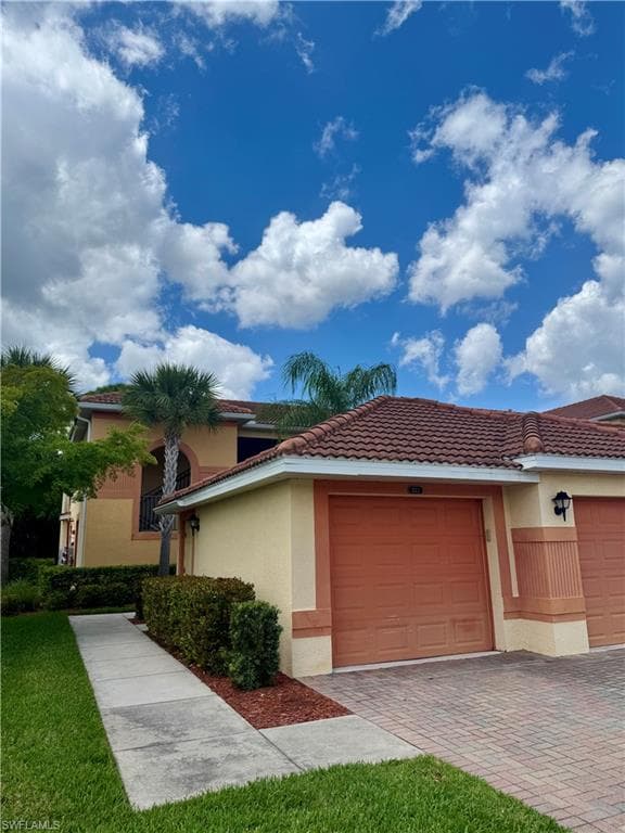 13761 Julias WAY 311-1