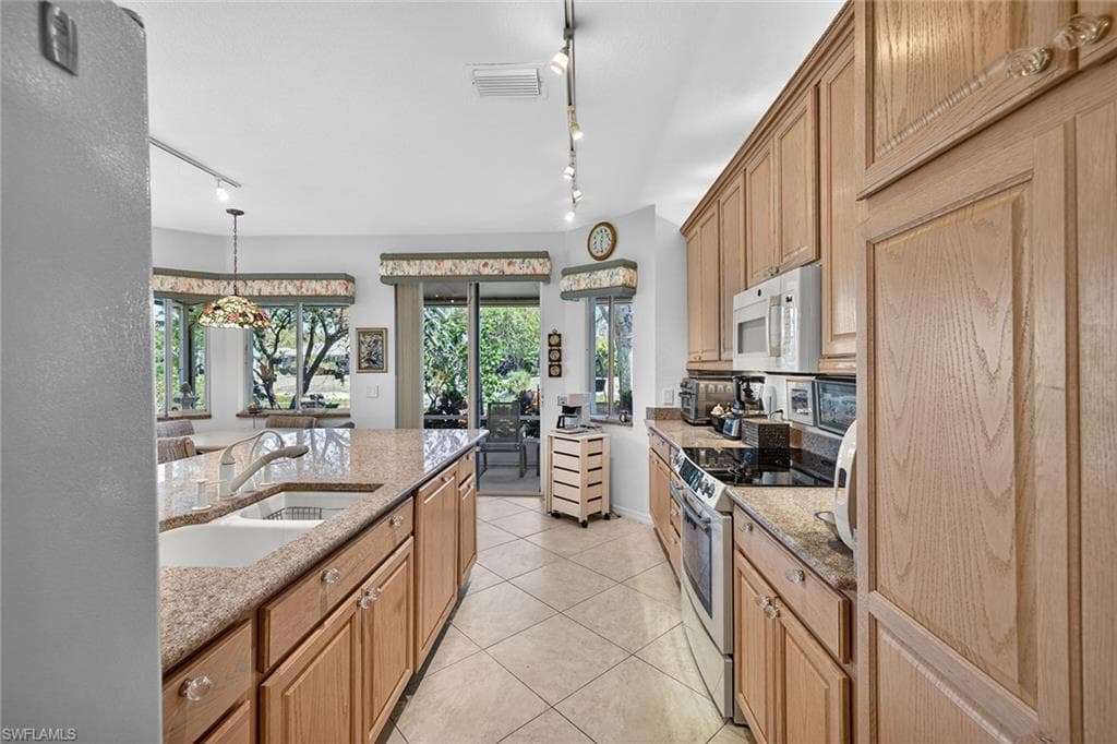 9560 Village View BLVD-6