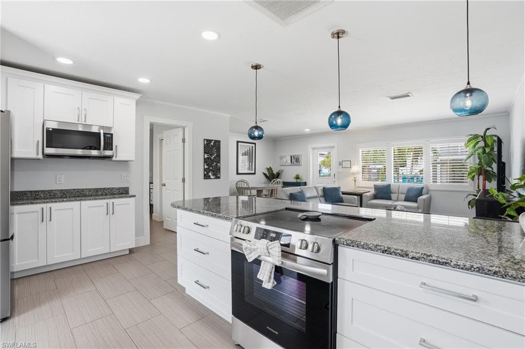 240 Fairweather LN-16
