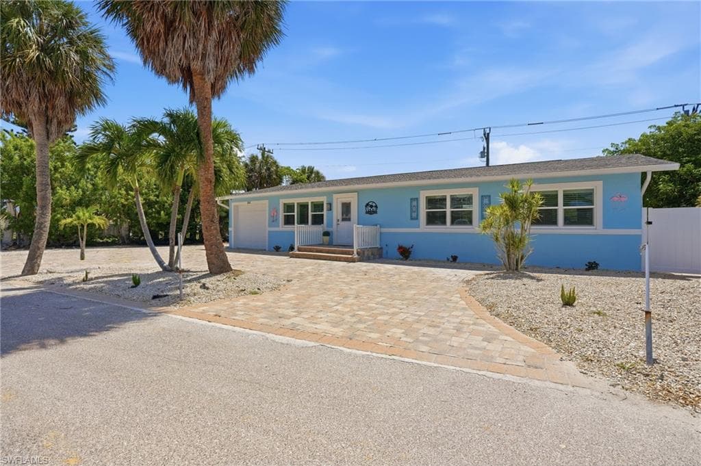 240 Fairweather LN-1