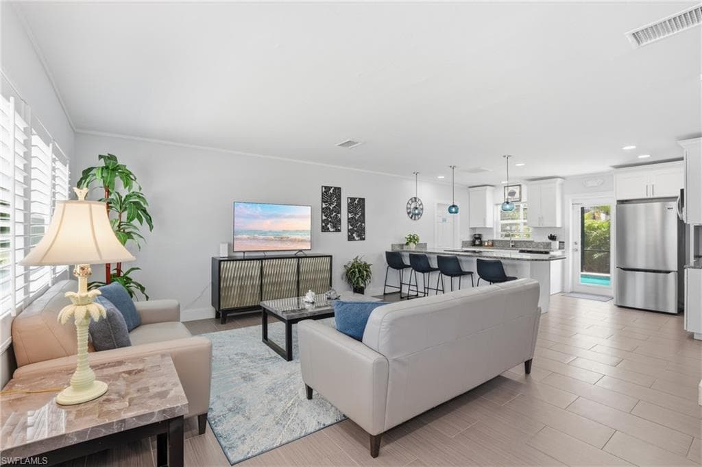 240 Fairweather LN-9