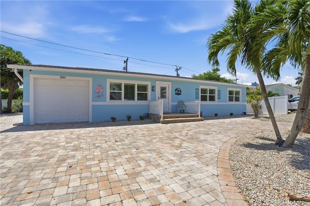 240 Fairweather LN-40