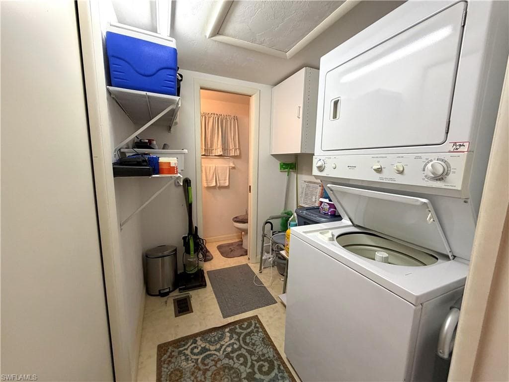 4621 Liberty LN E-28