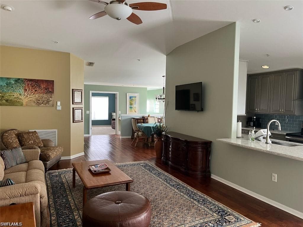 1405 Tiffany LN 1408-23
