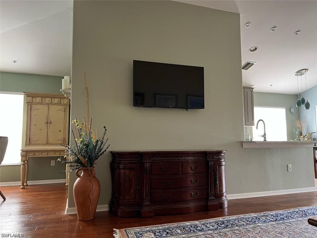 1405 Tiffany LN 1408-18