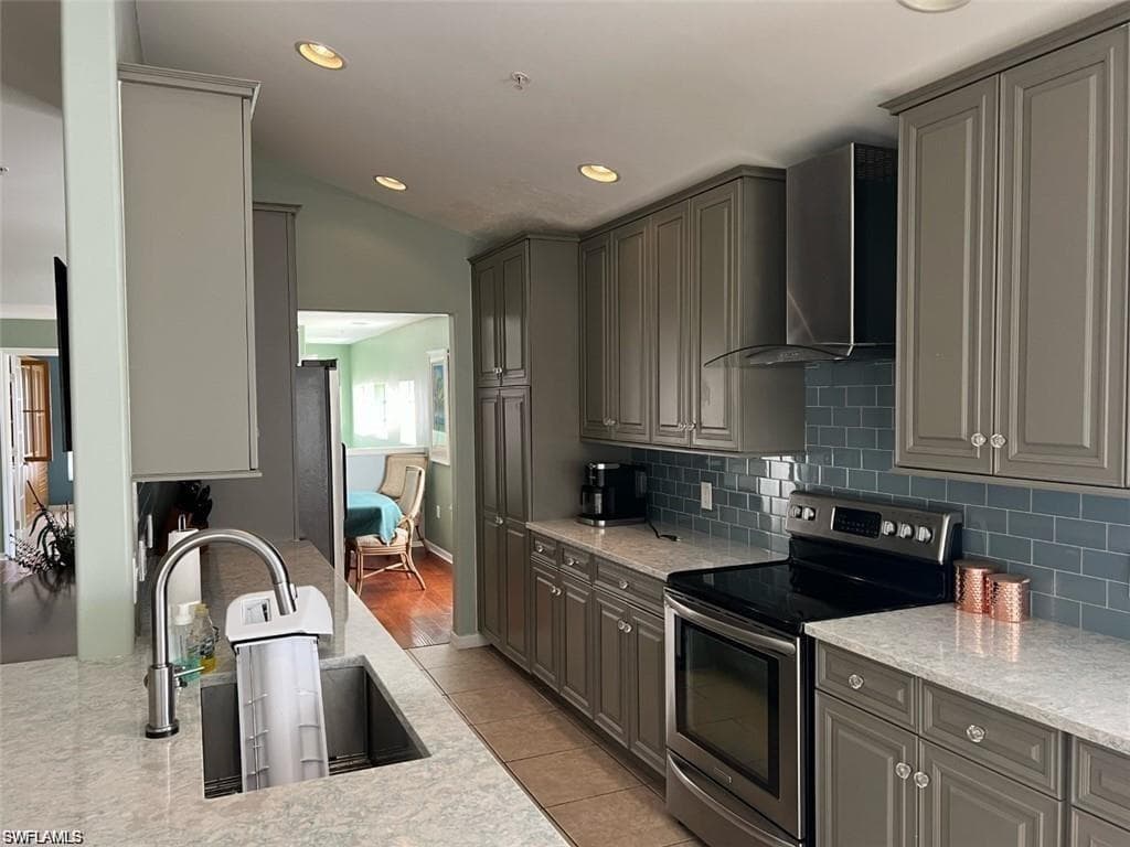 1405 Tiffany LN 1408-15