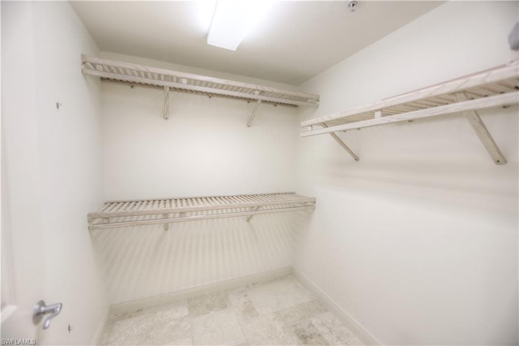 2090 W First ST 1009-21