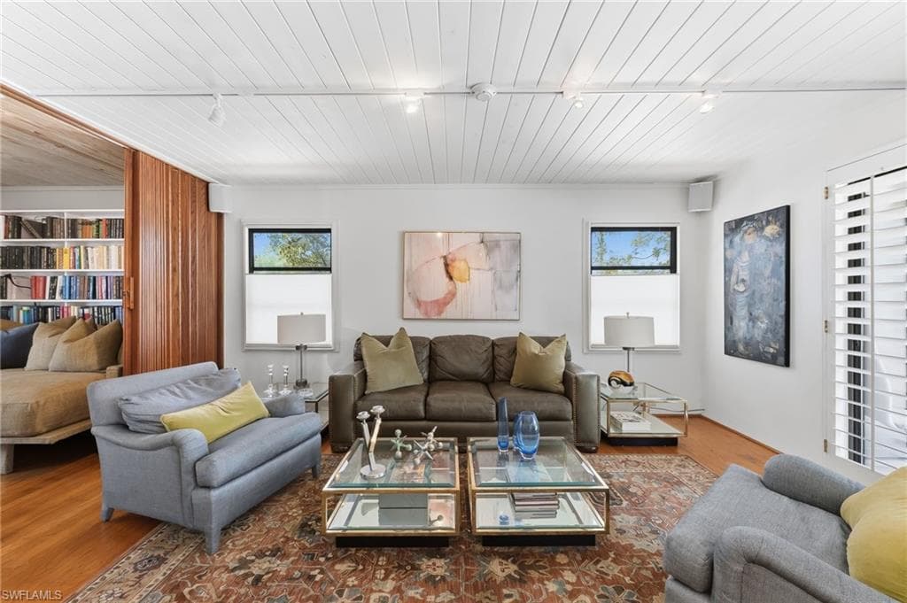 1702 Hill AVE-17
