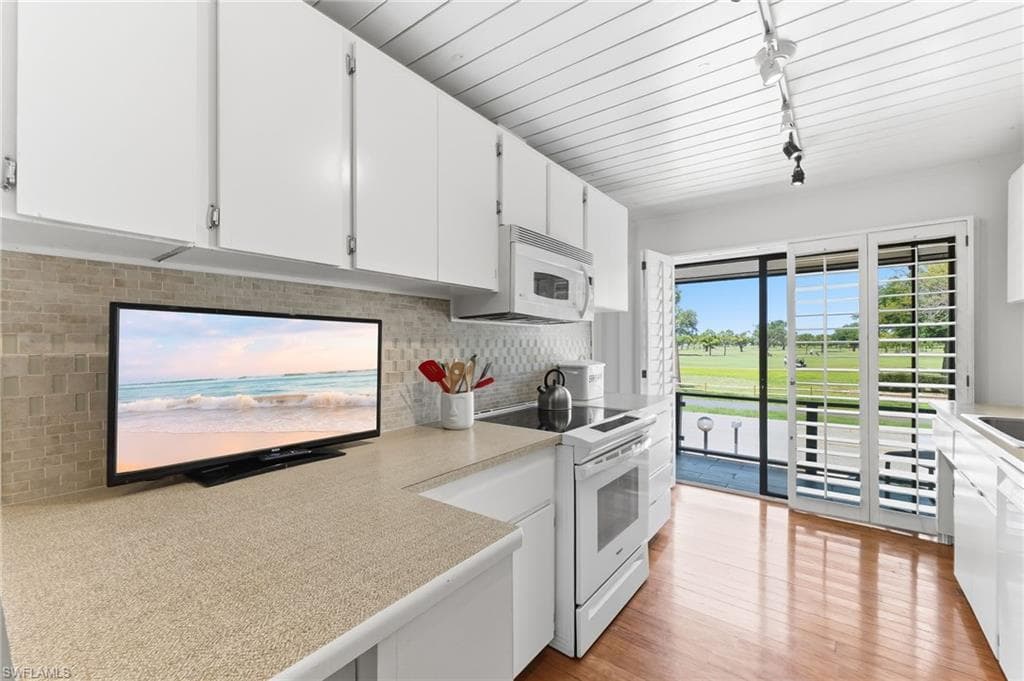 1702 Hill AVE-9