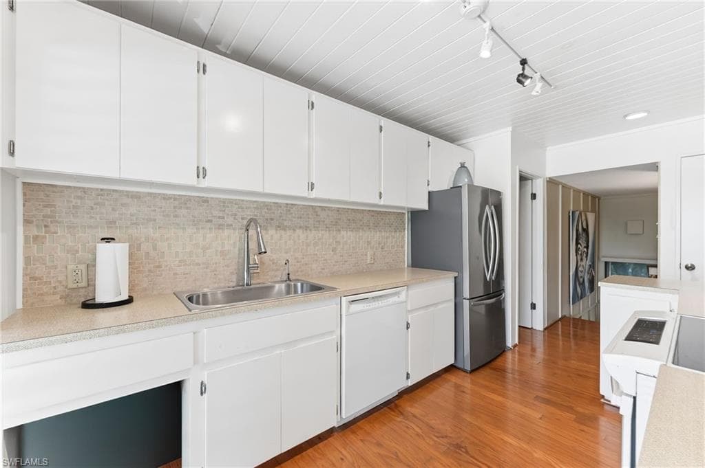 1702 Hill AVE-10