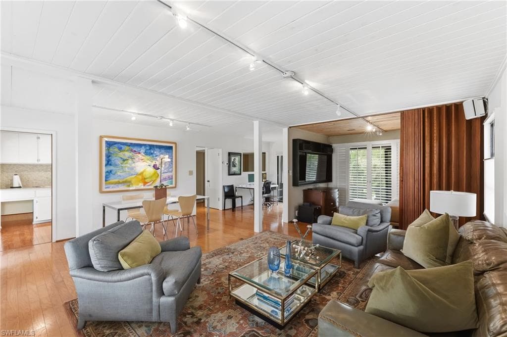 1702 Hill AVE-18
