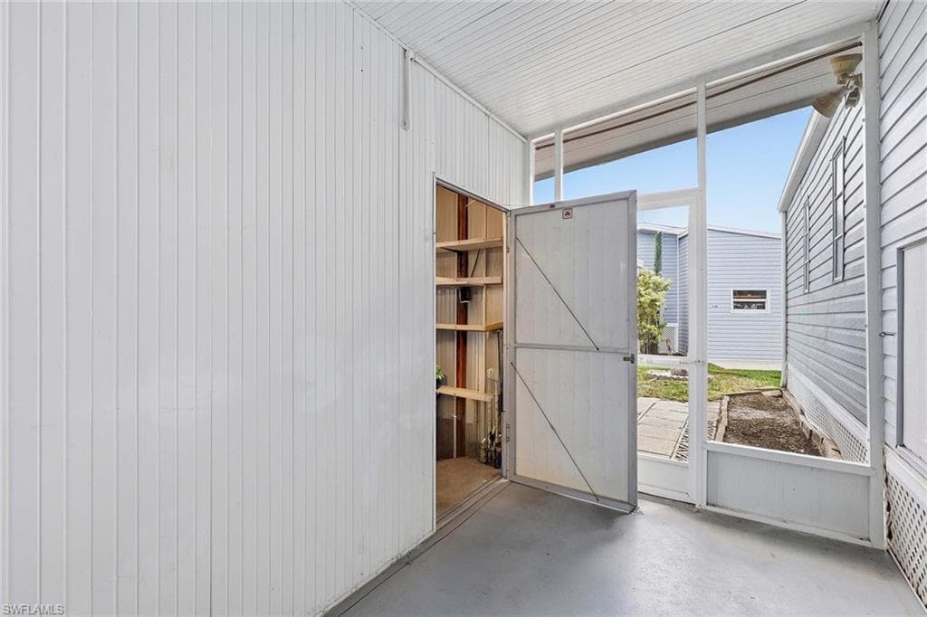20631 Port DR-9
