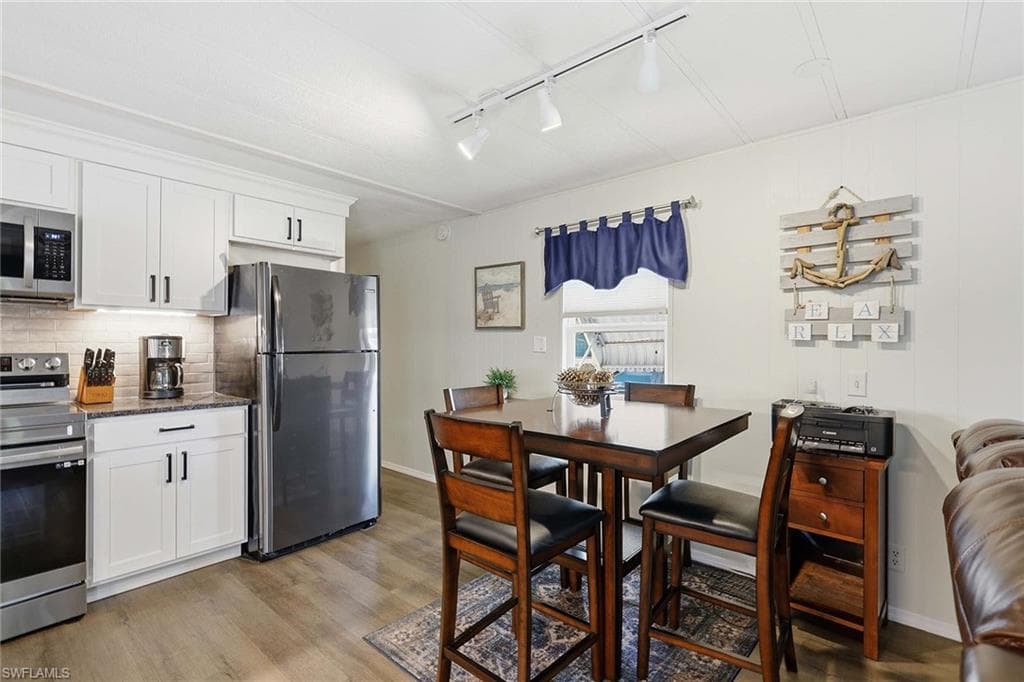 20631 Port DR-15