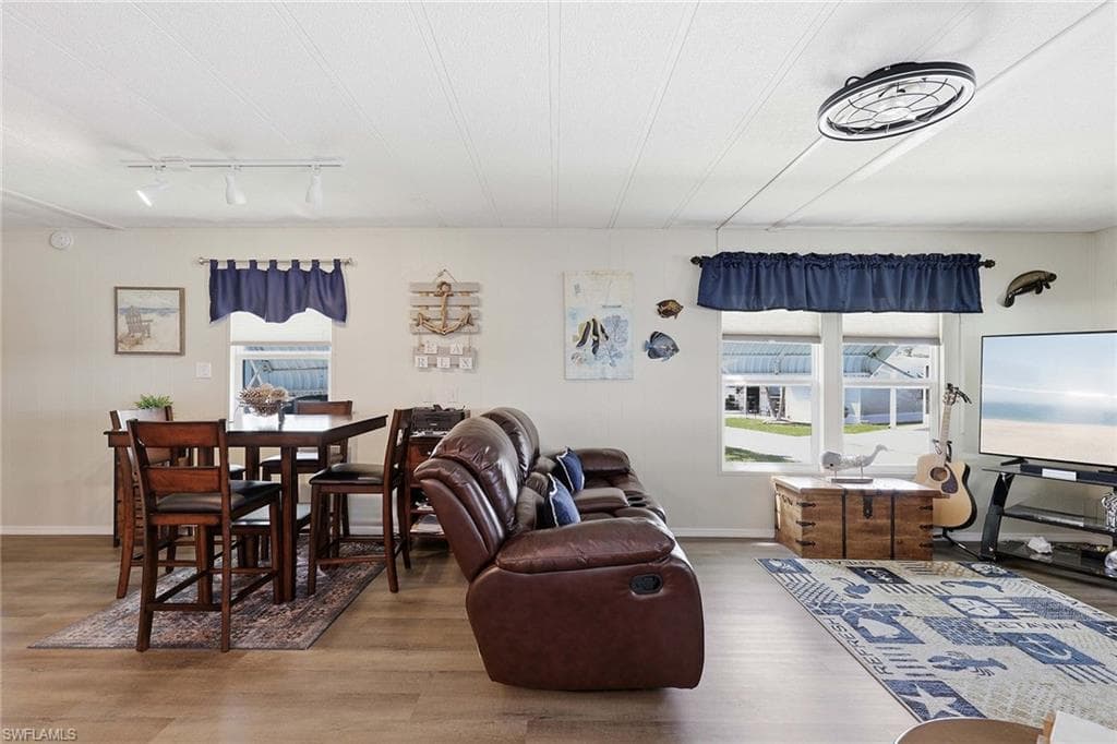 20631 Port DR-11