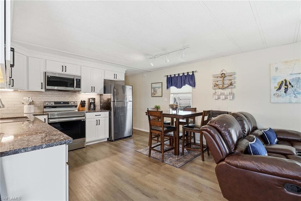 20631 Port DR-8