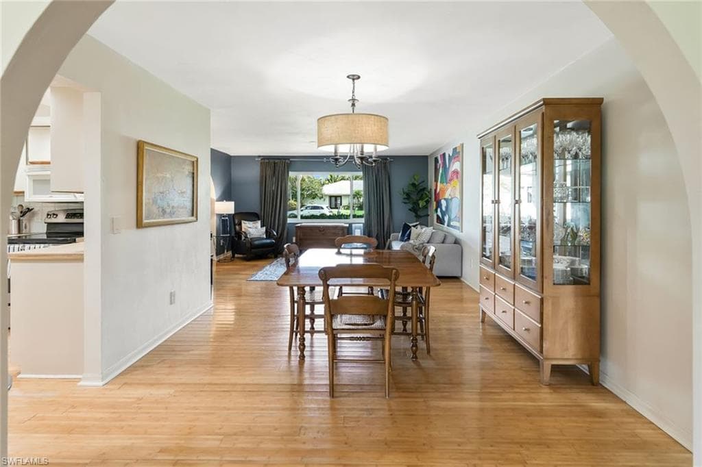 10361 Windsor WAY-5