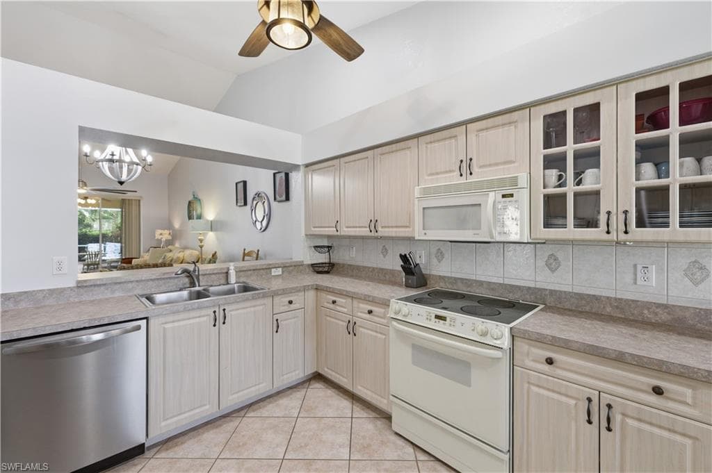 5778 Greenwood CIR-11