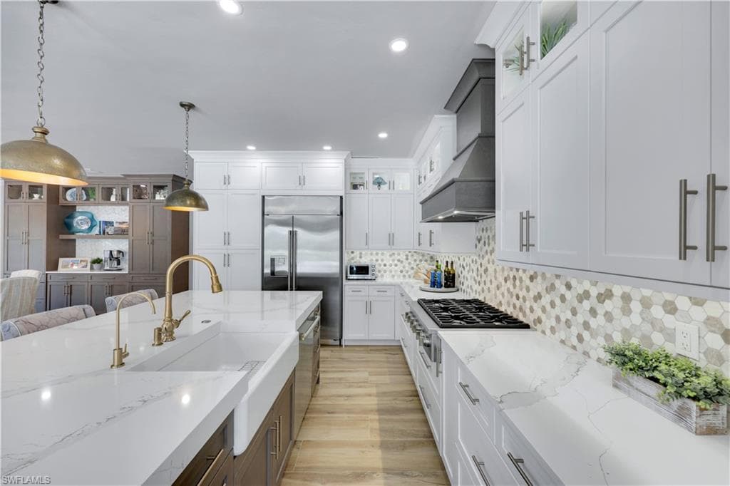 4701 Oak Leaf DR-5