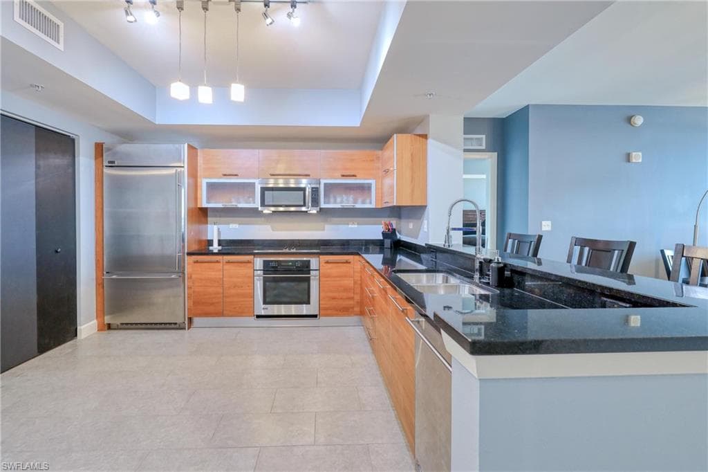 3000 Oasis Grand BLVD 701-7