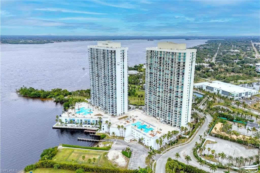 3000 Oasis Grand BLVD 701-36