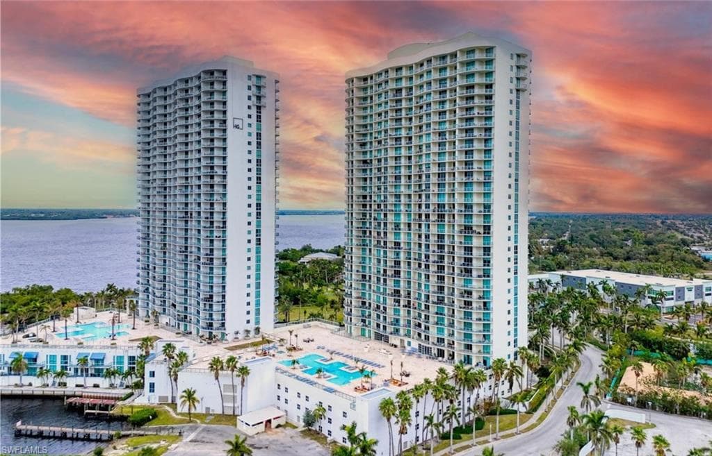 3000 Oasis Grand BLVD 701-37
